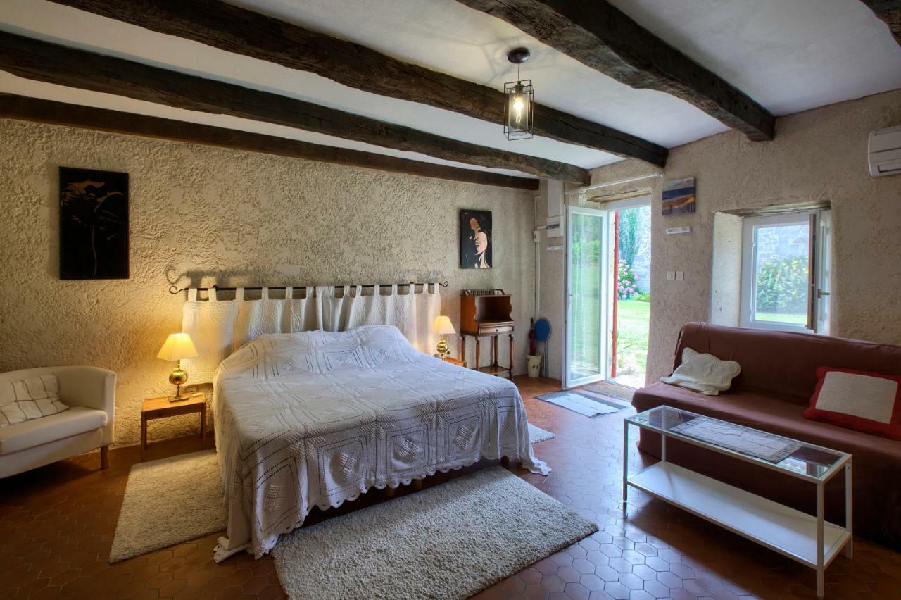 Chambres D'Hotes Noailles Пюиссеген Экстерьер фото